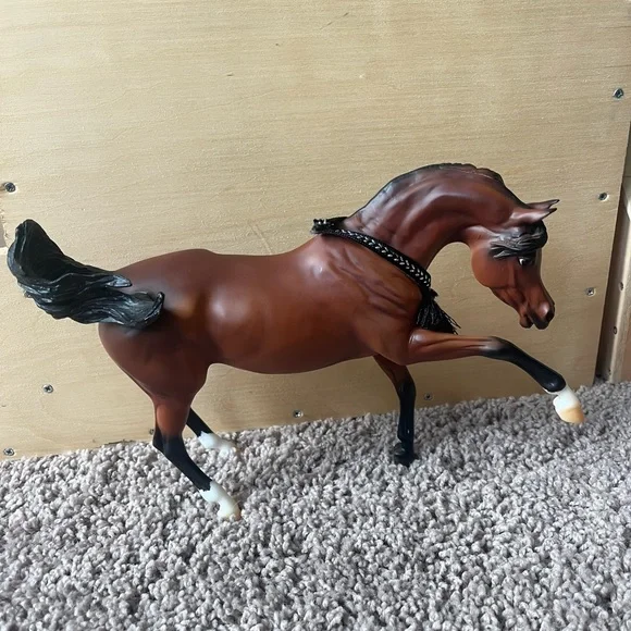 Breyer Empress Model - Picture 2 of 7